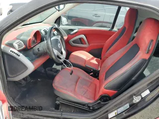 2009 Smart fortwo Pure z VIN WMEEJ31X89K291074, wystawiony jako Copart lot #56897635 z przebiegiem 145 504 mil mil oraz Tytuł czysty. Historia ofert i sprzedaży dostępna na DreamBid. Obrazek 7.