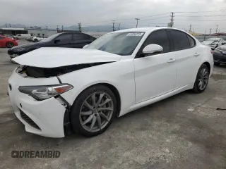 2021 Alfa Romeo Giulia z VIN ZARFAMAN7M7638886, wystawiony jako Copart lot #51004375 z przebiegiem 50 571 mil mil oraz Szkoda całkowita • Salvage title. Historia ofert i sprzedaży dostępna na DreamBid. Obrazek 1.