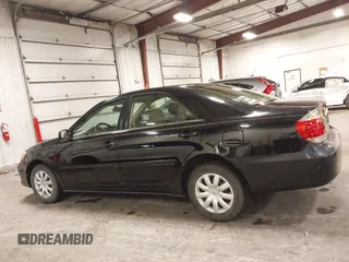 2005 Toyota Camry STD z VIN 4T1BE32K75U591725, wystawiony jako IAAI lot #42407471 z przebiegiem 180 756 mil mil oraz . Historia ofert i sprzedaży dostępna na DreamBid. Obrazek 15.