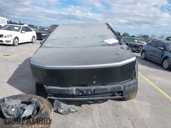 2024 Tesla Cybertruck z VIN 7G2CEHED5RA042424, wystawiony jako IAAI lot #41242343 z przebiegiem 1 222 mil mil oraz . Historia ofert i sprzedaży dostępna na DreamBid. Obrazek 13.
