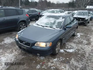 2006 Volvo S60 2.5T with VIN YV1RH592662544172, listed as a IAAI auction lot 41391185 with 245,598 mi miles. Bid and sale history available at carsss.com. Image 2.