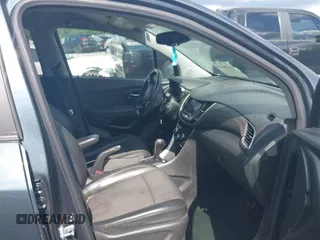 2021 Chevrolet Trax LT with VIN KL7CJLSB7MB325696, listed as a IAAI auction lot 42244114 with Not provided miles and . Bid and sale history available at DreamBid. Image 5.