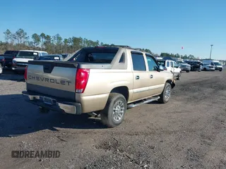 2005 Chevrolet Avalanche LS with VIN 3GNEC12Z45G167762, listed as a IAAI auction lot 40376532 with 157,932 mi miles and . Bid and sale history available at DreamBid. Image 4.