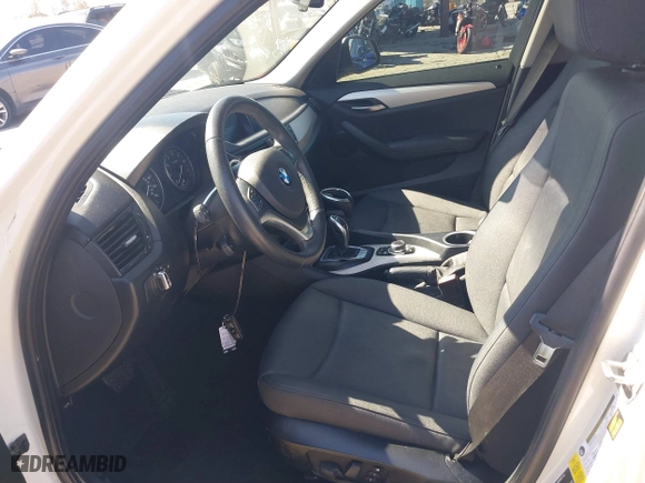 2015 BMW X1 sDrive28i with VIN WBAVM1C53FV318663, listed as a IAAI auction lot 41711526 with 182,204 mi miles. Bid and sale history available at carsss.com. Image 5.