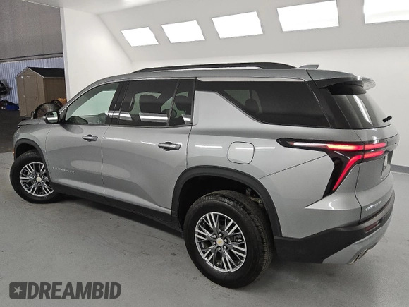 2024 Chevrolet Traverse FWD LT z VIN 1GNERGKS7RJ183916, wystawiony jako Copart lot #57982305 z przebiegiem 30 770 mil mil oraz Czysty tytuł • Clean title. Historia ofert i sprzedaży dostępna na DreamBid. Obrazek 2.