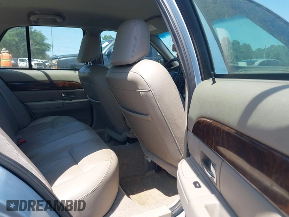 2006 Mercury Grand Marquis LS Premium z VIN 2MEFM75V16X647205, wystawiony jako IAAI lot #42211693 z przebiegiem 140 105 mil mil oraz . Historia ofert i sprzedaży dostępna na DreamBid. Obrazek 8.