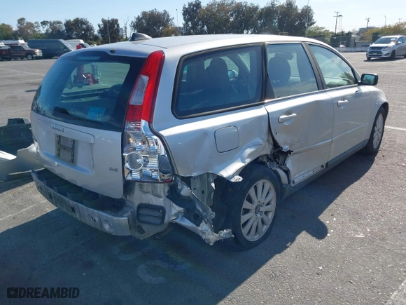 2005 Volvo V50 with VIN YV1MW390252109201, listed as a IAAI auction lot 42002333 with 148,028 mi miles. Bid and sale history available at carsss.com. Image 4.