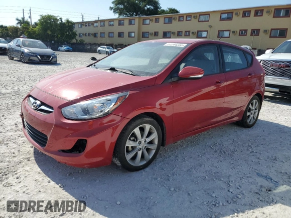 2013 Hyundai Accent SE z VIN KMHCU5AE0DU121047, wystawiony jako Copart lot #57244285 z przebiegiem 42 655 mil mil oraz Szkoda całkowita • Salvage title. Historia ofert i sprzedaży dostępna na DreamBid. Obrazek 1.