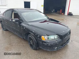 2008 Volvo S60 2.5T with VIN YV1RS592782694053, listed as a IAAI auction lot 40532661 with 118,733 mi miles. Bid and sale history available at carsss.com. Image 1.