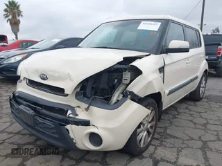 2013 Kia Soul + z VIN KNDJT2A63D7756770, wystawiony jako IAAI lot #41528323 z przebiegiem 124 423 mil mil oraz . Historia ofert i sprzedaży dostępna na DreamBid. Obrazek 19.