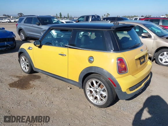 2007 MINI Hardtop S с VIN WMWMF73517TV31617, выставлен на аукционе IAAI как лот 42586579 с пробегом Не указан миль и . История ставок и продаж доступна на DreamBid. Изображение 3.