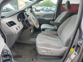 2012 Toyota Sienna LE AAS z VIN 5TDKK3DC0CS222967, wystawiony jako Copart lot #58044405 z przebiegiem 219 970 mil mil oraz Szkoda całkowita • Salvage title. Historia ofert i sprzedaży dostępna na DreamBid. Obrazek 7.