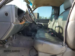 2002 GMC Sierra 2500HD SLE z VIN 1GTHC24G22E267031, wystawiony jako Copart lot #58606335 z przebiegiem Nie podano mil oraz Szkoda całkowita • Salvage title. Historia ofert i sprzedaży dostępna na DreamBid. Obrazek 7.