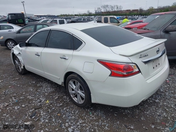 2015 Nissan Altima 2.5 S with VIN 1N4AL3AP2FC476885, listed as a IAAI auction lot 41917690 with 147,345 mi miles. Bid and sale history available at carsss.com. Image 3.