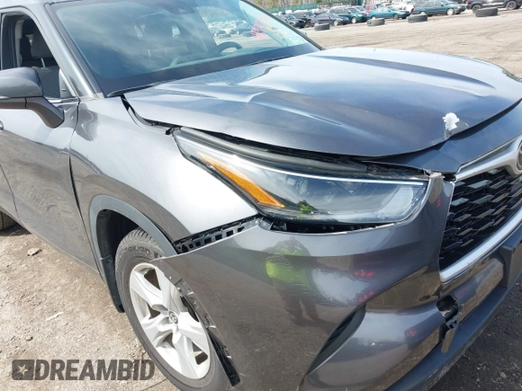 2021 Toyota Highlander L z VIN 5TDCZRBH0MS087637, wystawiony jako IAAI lot #41947861 z przebiegiem 22 626 mil mil oraz . Historia ofert i sprzedaży dostępna na DreamBid. Obrazek 6.
