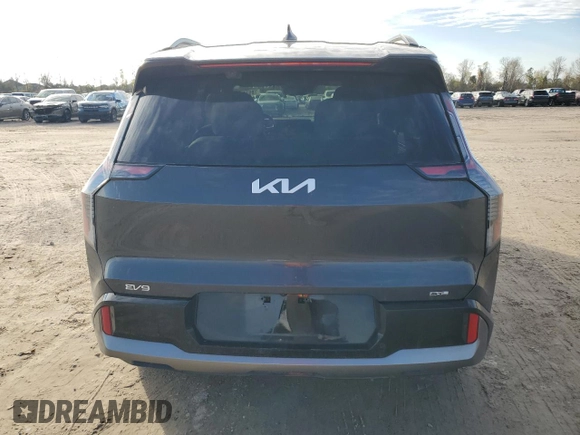 2024 Kia EV9 GT-Line with VIN KNDAEFS55R6035547, listed as a Copart auction lot 89186815 with 5,671 mi miles and Salvage Title. Bid and sale history available at carsss.com. Image 6.