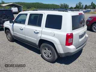 2016 Jeep Patriot Sport with VIN 1C4NJPBA8GD814997, listed as a IAAI auction lot 42708462 with 204,997 mi miles and . Bid and sale history available at DreamBid. Image 3.