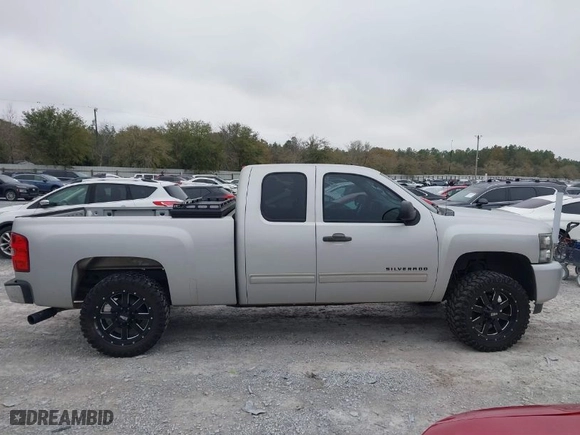 2011 Chevrolet Silverado 1500 LS with VIN 1GCRCREA4BZ400808, listed as a IAAI auction lot 41792800 with 202,479 mi miles. Bid and sale history available at carsss.com. Image 13.