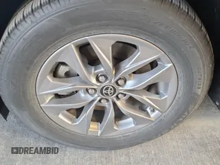 2022 Toyota Sienna LE с VIN 5TDKSKFC8NS070785, выставлен на аукционе IAAI как лот 42564790 с пробегом 110 993 миль миль и . История ставок и продаж доступна на DreamBid. Изображение 17.
