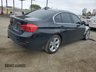 2017 BMW 3 Series 330i z VIN WBA8B9G5XHNU51693, wystawiony jako Copart lot #55161135 z przebiegiem 99 349 mil mil oraz Szkoda całkowita • Salvage title. Historia ofert i sprzedaży dostępna na DreamBid. Obrazek 3.