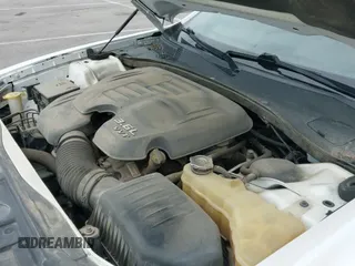 2011 Chrysler 300 Limited z VIN 2C3CA5CG0BH528267, wystawiony jako IAAI lot #43125379 z przebiegiem 182 889 mil mil oraz . Historia ofert i sprzedaży dostępna na DreamBid. Obrazek 13.