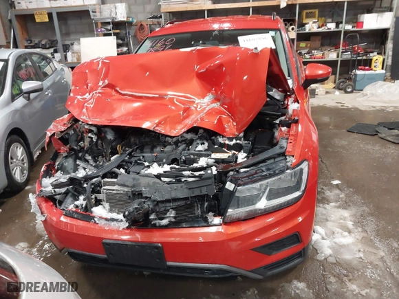 2018 Volkswagen Tiguan S with VIN 3VV1B7AX6JM081850, listed as a IAAI auction lot 41607896 with 101,068 mi miles. Bid and sale history available at carsss.com. Image 12.