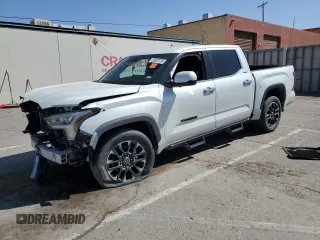 2022 Toyota Tundra Limited z VIN 5TFJA5DB9NX018019, wystawiony jako Copart lot #52607235 z przebiegiem 31 692 mil mil oraz Szkoda całkowita • Salvage title. Historia ofert i sprzedaży dostępna na DreamBid. Obrazek 1.