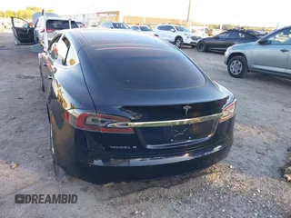 2013 Tesla Model S с VIN 5YJSA1DN9DFP06165, выставлен на аукционе IAAI как лот 40920844 с пробегом 181 342 миль миль и . История ставок и продаж доступна на DreamBid. Изображение 15.