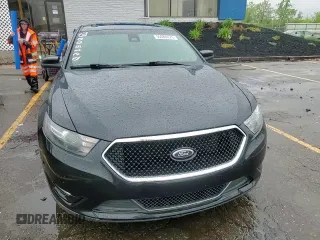 2013 Ford Taurus SHO z VIN 1FAHP2KT9DG155683, wystawiony jako Copart lot #55686075 z przebiegiem 180 283 mil mil oraz Czysty tytuł • Clean title. Historia ofert i sprzedaży dostępna na DreamBid. Obrazek 13.