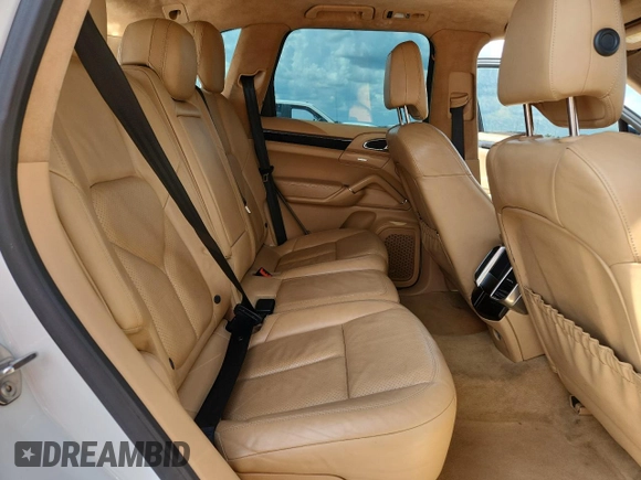 2013 Porsche Cayenne GTS с VIN WP1AD2A25DLA75526, выставлен на аукционе Copart как лот 60520865 с пробегом Не указан миль и Списание • Salvage title. История ставок и продаж доступна на DreamBid. Изображение 11.