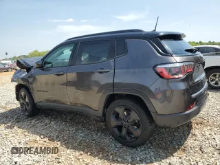 2020 Jeep Compass Altitude z VIN 3C4NJCBB3LT229797, wystawiony jako Copart lot #53232995 z przebiegiem Nie podano mil oraz Szkody całkowita. Historia ofert i sprzedaży dostępna na DreamBid. Obrazek 2.