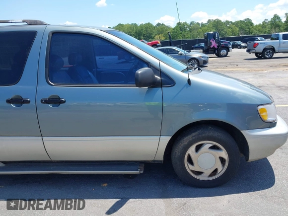 1999 Toyota Sienna LE z VIN 4T3ZF13C4XU118561, wystawiony jako IAAI lot #42536325 z przebiegiem 273 336 mil mil oraz . Historia ofert i sprzedaży dostępna na DreamBid. Obrazek 6.
