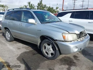 2005 Toyota Highlander with VIN JTEDP21A750053653, listed as a IAAI auction lot 41902774 with 172,421 mi miles. Bid and sale history available at carsss.com. Image 1.