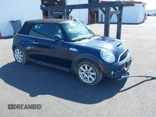2014 MINI Convertible S z VIN WMWZP3C53ET706796, wystawiony jako IAAI lot #42363811 z przebiegiem 93 581 mil mil oraz . Historia ofert i sprzedaży dostępna na DreamBid. Obrazek 1.