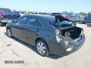 2008 Toyota Camry LE z VIN 4T1BE46K28U770940, wystawiony jako IAAI lot #42229006 z przebiegiem 184 667 mil mil oraz . Historia ofert i sprzedaży dostępna na DreamBid. Obrazek 3.