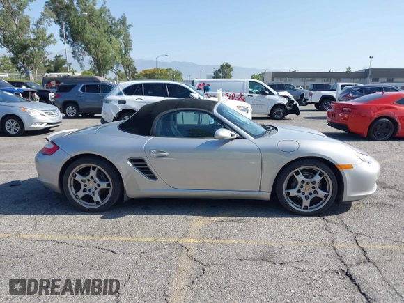 2007 Porsche Boxster z VIN WP0CA29837U710558, wystawiony jako IAAI lot #42506943 z przebiegiem 129 446 mil mil oraz . Historia ofert i sprzedaży dostępna na DreamBid. Obrazek 13.
