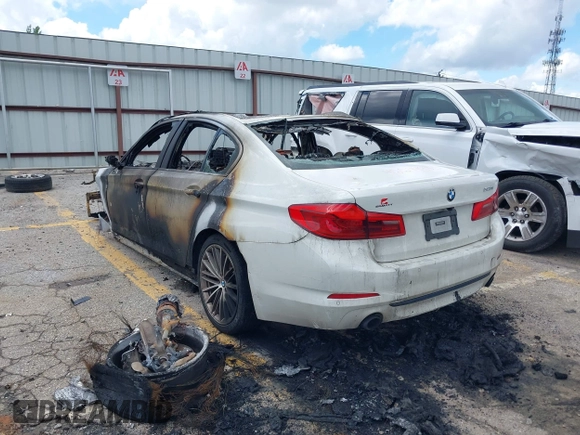 2020 BMW 5 Series 530i z VIN WBAJR3C01LWW66984, wystawiony jako IAAI lot #42244920 z przebiegiem Nie podano mil oraz . Historia ofert i sprzedaży dostępna na DreamBid. Obrazek 3.