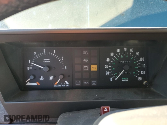 1994 Land Rover Range Rover with VIN SALHV1245RA640425, listed as a Copart auction lot 84764404 with 173,181 mi miles and Salvage Title. Bid and sale history available at DreamBid. Image 9.