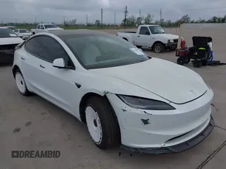 2024 Tesla Model 3 z VIN 5YJ3E1EA4RF865607, wystawiony jako IAAI lot #41924872 z przebiegiem 7 535 mil mil oraz . Historia ofert i sprzedaży dostępna na DreamBid. Obrazek 1.