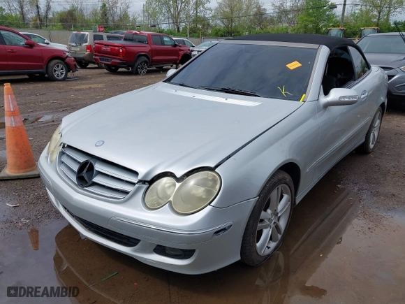 2007 Mercedes-Benz CLK-Class 3.5L with VIN WDBTK56F57F207294, listed as a IAAI auction lot 42128925 with 122,162 mi miles. Bid and sale history available at carsss.com. Image 2.