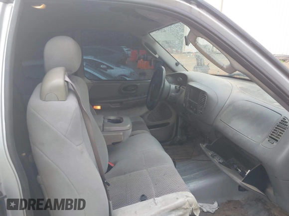 2003 Ford F-150 XL z VIN 1FTRX18W43NA38176, wystawiony jako IAAI lot #42165454 z przebiegiem Nie podano mil oraz . Historia ofert i sprzedaży dostępna na DreamBid. Obrazek 5.