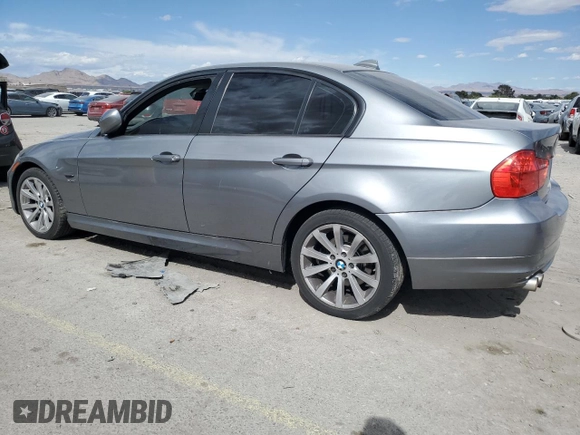 2011 BMW 3 Series 328i xDrive z VIN WBAPK5G58BNN26306, wystawiony jako Copart lot #54790895 z przebiegiem 108 641 mil mil oraz Szkody całkowita. Historia ofert i sprzedaży dostępna na DreamBid. Obrazek 2.