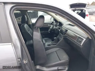 2019 Volkswagen Atlas 3.6L V6 SE w/Technology with VIN 1V2WR2CA2KC581212, listed as a IAAI auction lot 41631619 with 122,160 mi miles. Bid and sale history available at carsss.com. Image 5.