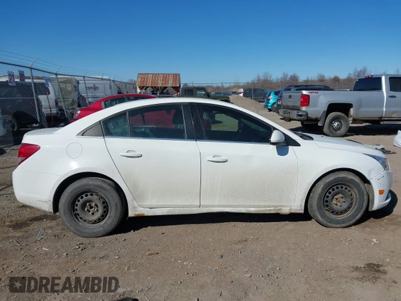2014 Chevrolet Cruze 1LT z VIN 1G1PC5SB2E7260845, wystawiony jako IAAI lot #41847899 z przebiegiem 87 720 mil mil oraz . Historia ofert i sprzedaży dostępna na DreamBid. Obrazek 14.