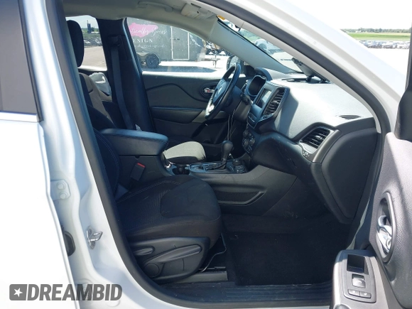 2019 Jeep Cherokee Latitude with VIN 1C4PJMCB6KD284293, listed as a IAAI auction lot 42597573 with 112,301 mi miles and . Bid and sale history available at DreamBid. Image 5.