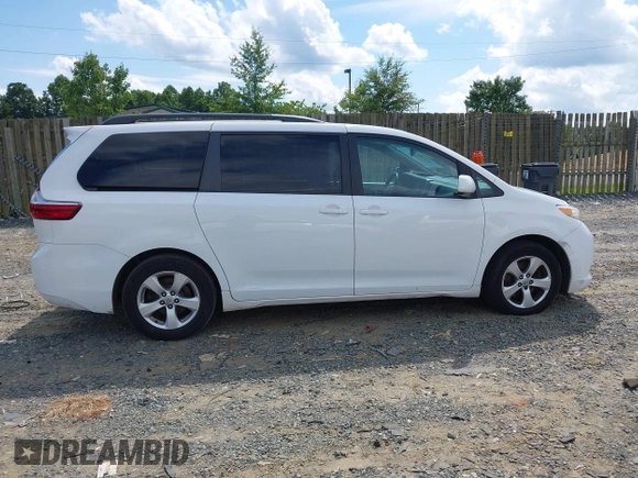 2017 Toyota Sienna LE Auto Access Seat z VIN 5TDKZ3DC5HS826355, wystawiony jako IAAI lot #42802103 z przebiegiem 310 281 mil mil oraz . Historia ofert i sprzedaży dostępna na DreamBid. Obrazek 13.