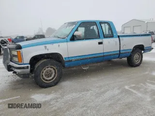 1992 GMC Sierra 2500 z VIN 2GTFK29K3N1539843, wystawiony jako Copart lot #45037335 z przebiegiem 146 355 mil mil oraz Szkody całkowita. Historia ofert i sprzedaży dostępna na DreamBid. Obrazek 1.
