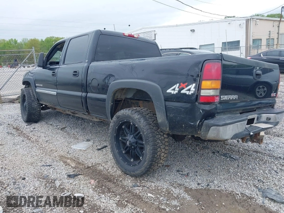 2005 GMC Sierra 2500HD SLE z VIN 1GTHK23U75F816621, wystawiony jako IAAI lot #41965293 z przebiegiem 341 770 mil mil oraz . Historia ofert i sprzedaży dostępna na DreamBid. Obrazek 3.