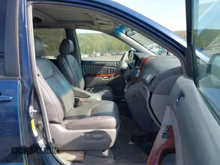 2005 Toyota Sienna XLE with VIN 5TDBA22CX5S048098, listed as a IAAI auction lot 42160255 with 199,185 mi miles. Bid and sale history available at carsss.com. Image 5.