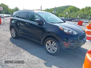 2017 Kia Sportage LX z VIN KNDPMCAC1H7285906, wystawiony jako IAAI lot #42399031 z przebiegiem 142 909 mil mil oraz . Historia ofert i sprzedaży dostępna na DreamBid. Obrazek 1.